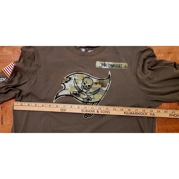 Tampa Bay Buccaneers Shirt Mens M Army Green Salute To Service NFL Football - Picture 10 of 11